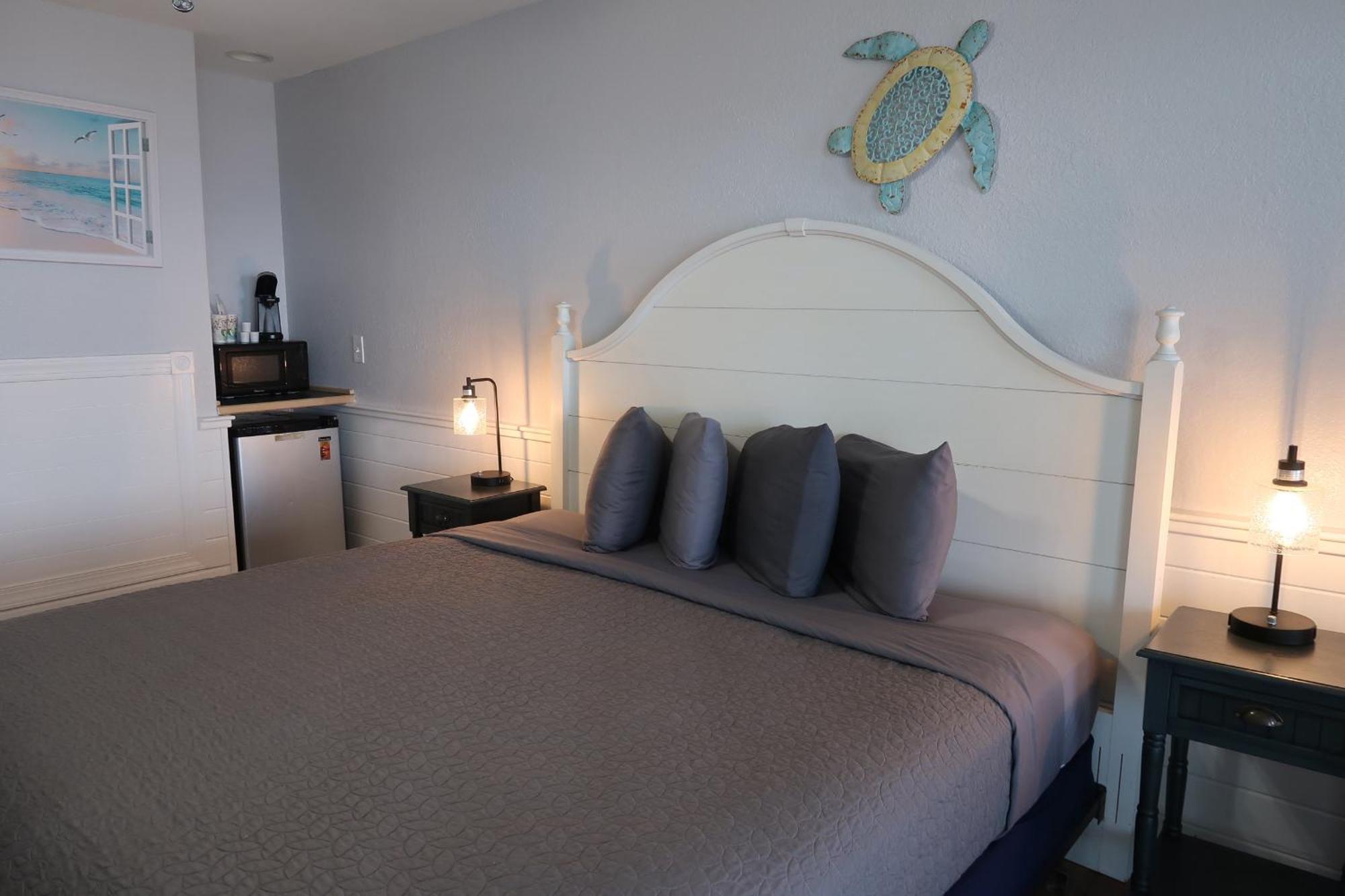 The At Hotel 3*